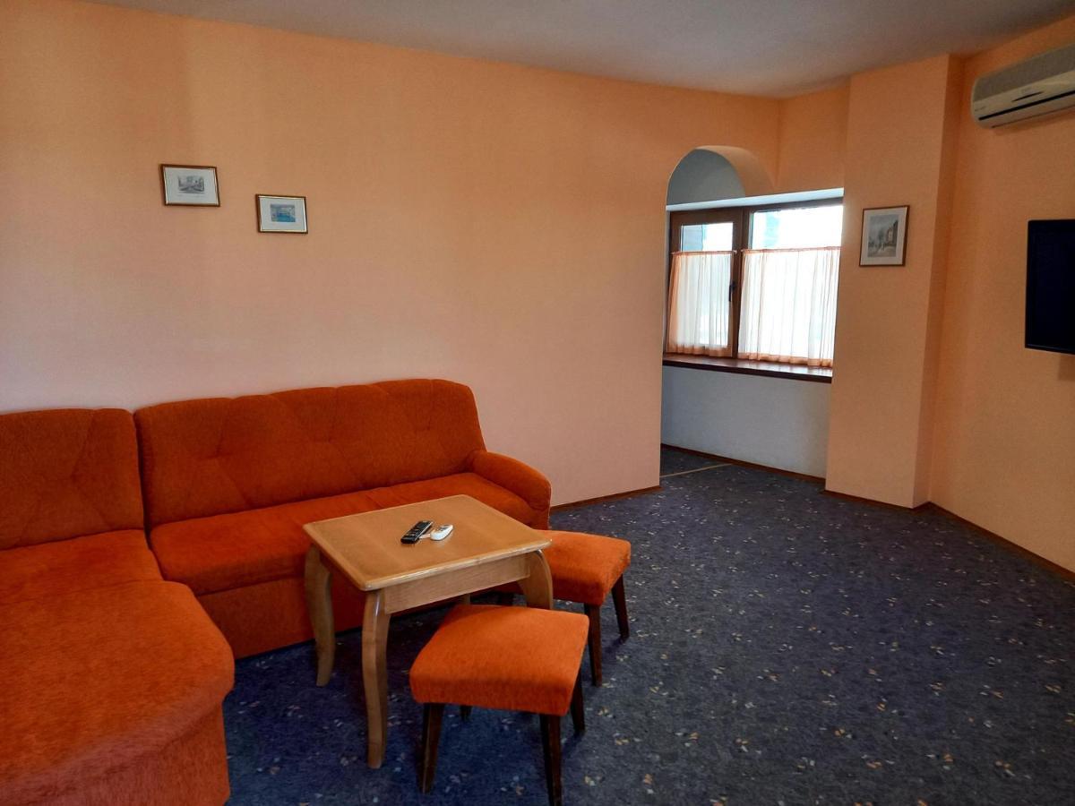 Regina'S Guesthouse Балчик Экстерьер фото